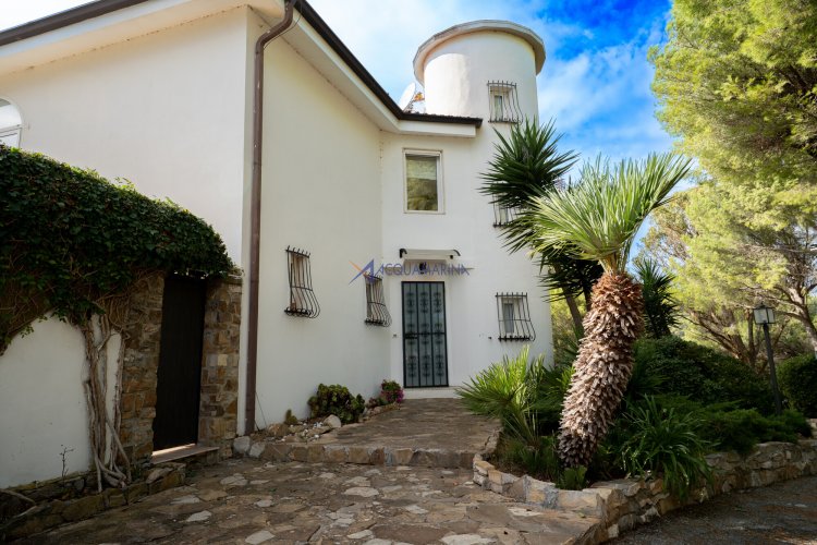 Cipressa : villa jumelée de prestige avec vue sur la mer, piscine et parc. - foto 19