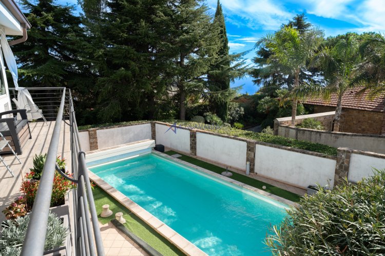 Cipressa : villa jumelée de prestige avec vue sur la mer, piscine et parc. - foto 23