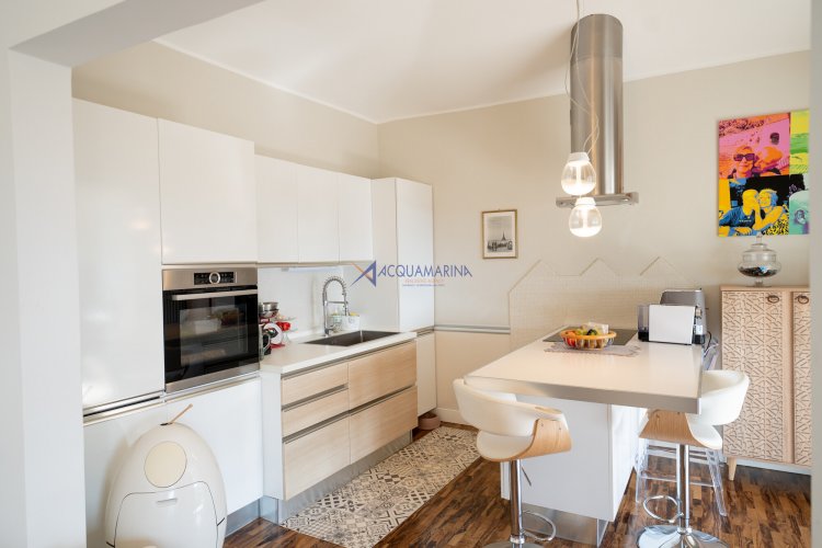 Cipressa : villa jumelée de prestige avec vue sur la mer, piscine et parc. - foto 26