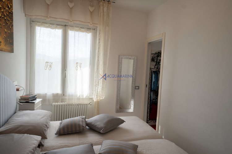 Cipressa : villa jumelée de prestige avec vue sur la mer, piscine et parc. - foto 29