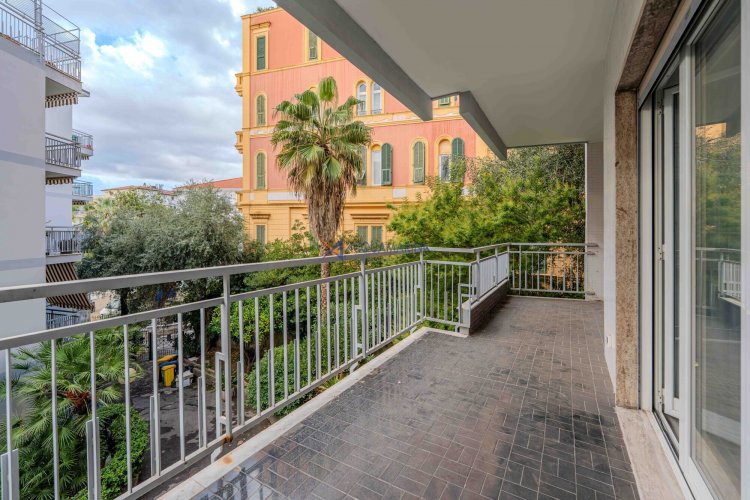 Sanremo: Apartment for rent with a terrace in the city center, just a short walk from the sea! - foto 8