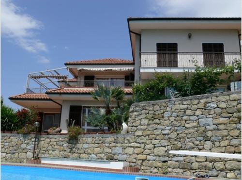 Vallecrosia villa in vendita<…